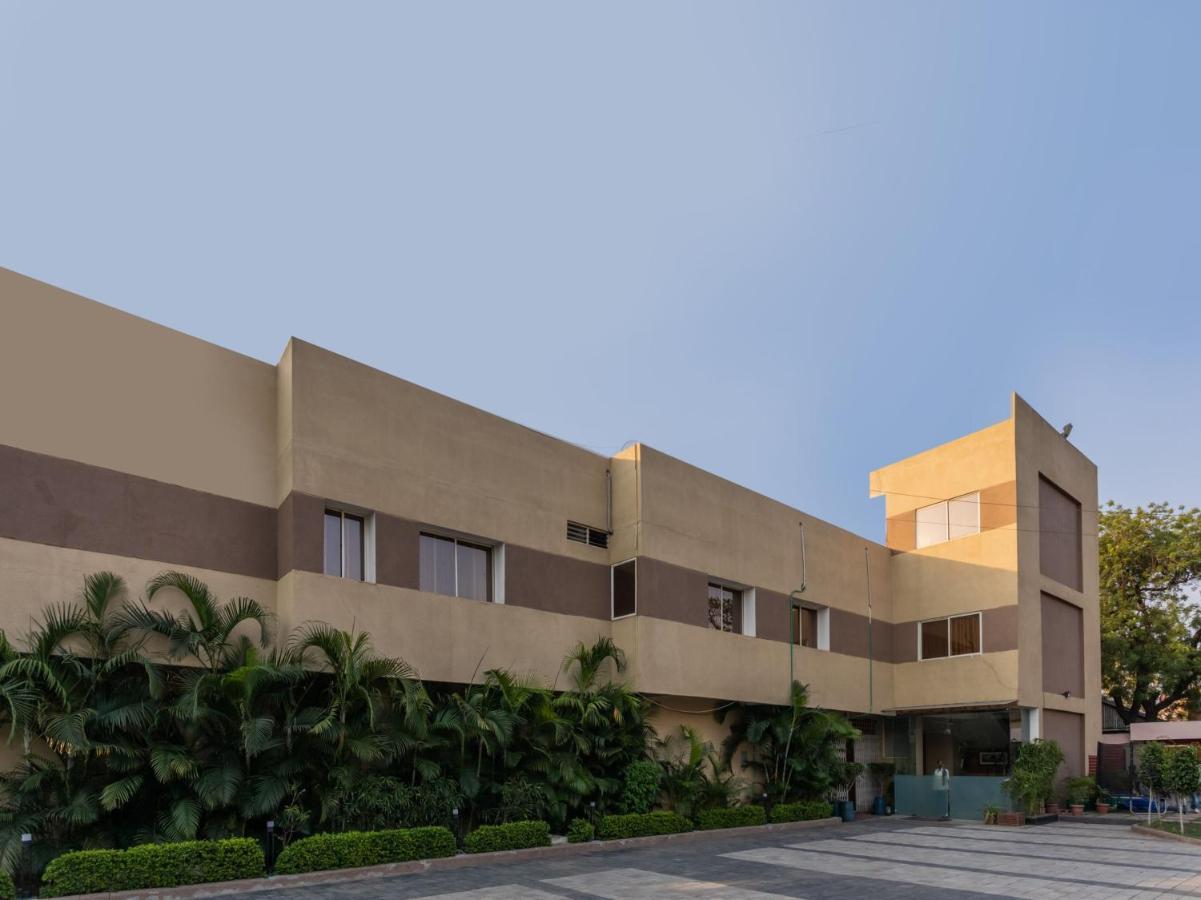 Oyo 72937 Hotel Tyagraj 아그라 외부 사진